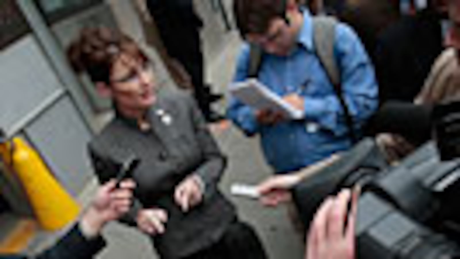 articles/2008/11/11/dear-journalists-stop-screwing-up/warshaw-palin-press_4289_qwcpzw