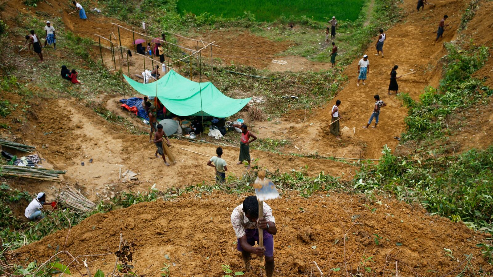 myanmar-Rohingya-flee_huzlxi