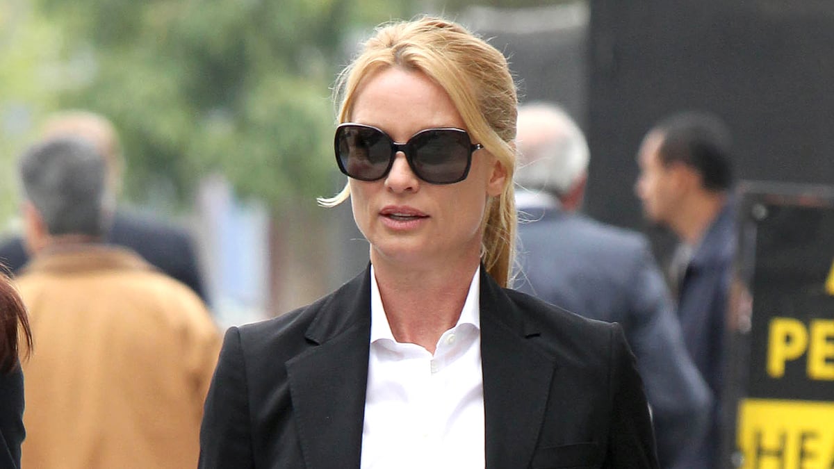 articles/2012/03/19/a-hung-jury-for-nicollette-sheridan/nicolette-sheridan-trial-cheat_rnu0ng