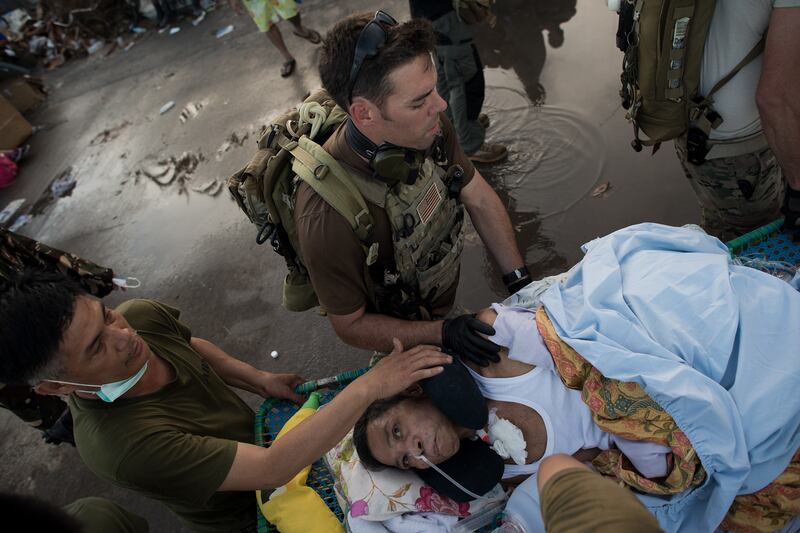 galleries/2013/11/14/aid-arrives-for-typhoon-ravaged-philippines-photos/philippine-aid-gal-13_gmpags