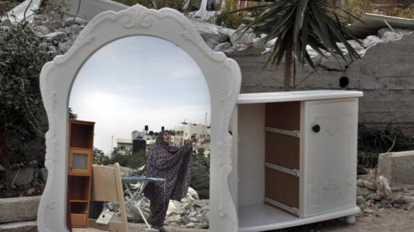 articles/2012/11/09/yair-lapid-s-imaginary-palestinians/eastjerusalemwoman_bb1upz