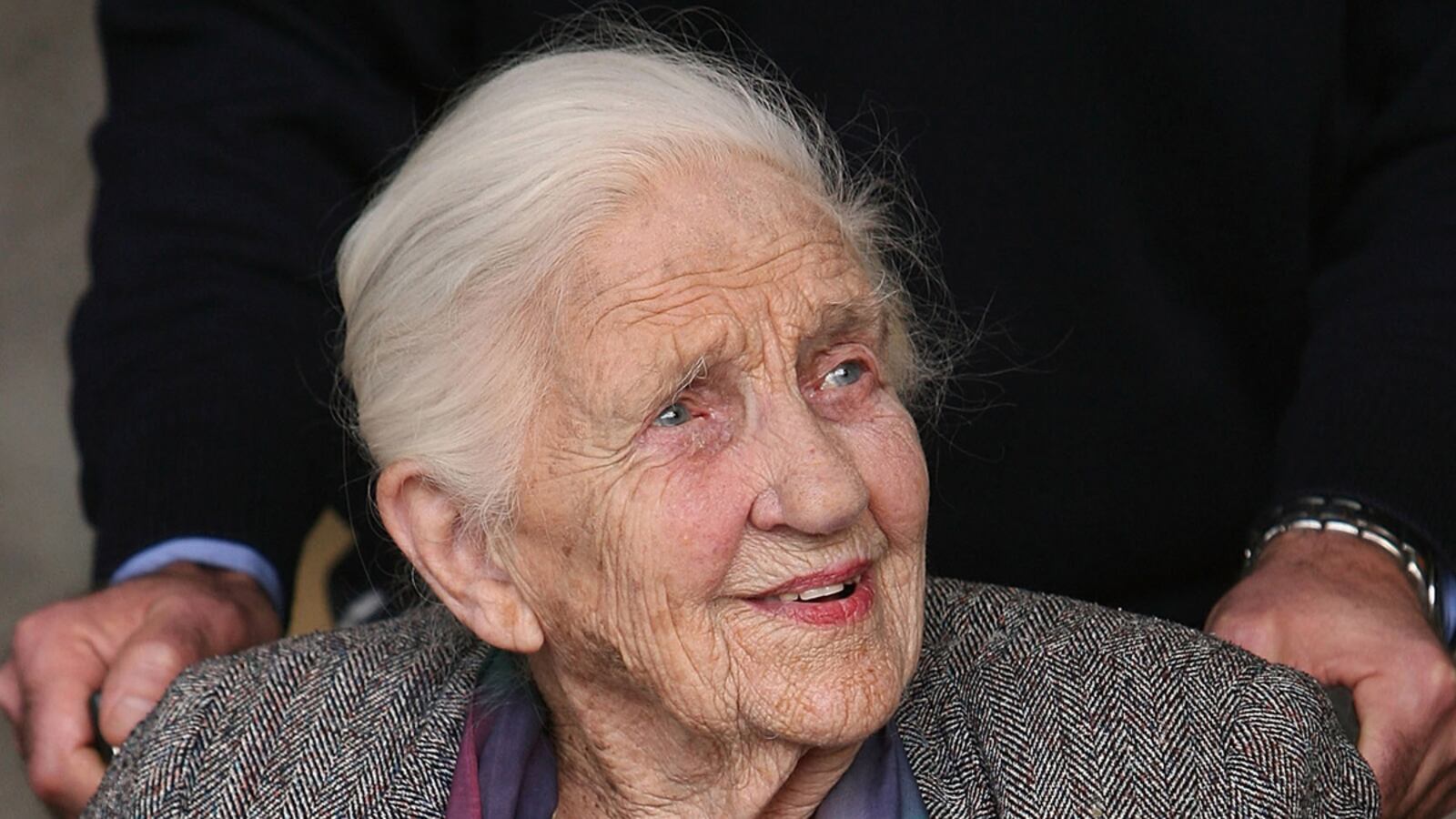 cheats/2012/12/05/rupert-murdoch-s-mother-dies/dame-murdoch-obit-cheat_al2zxk