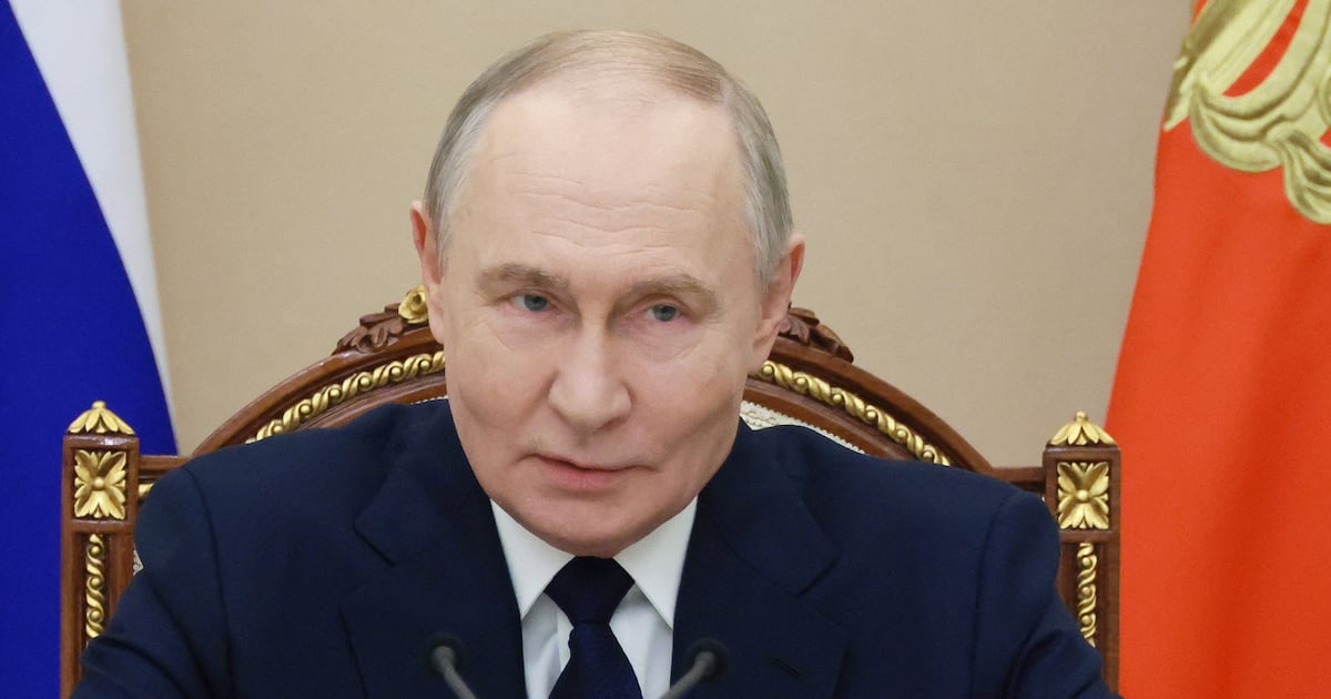 Putin’s Mouthpiece Offers Trump Help to Take Over Territory
