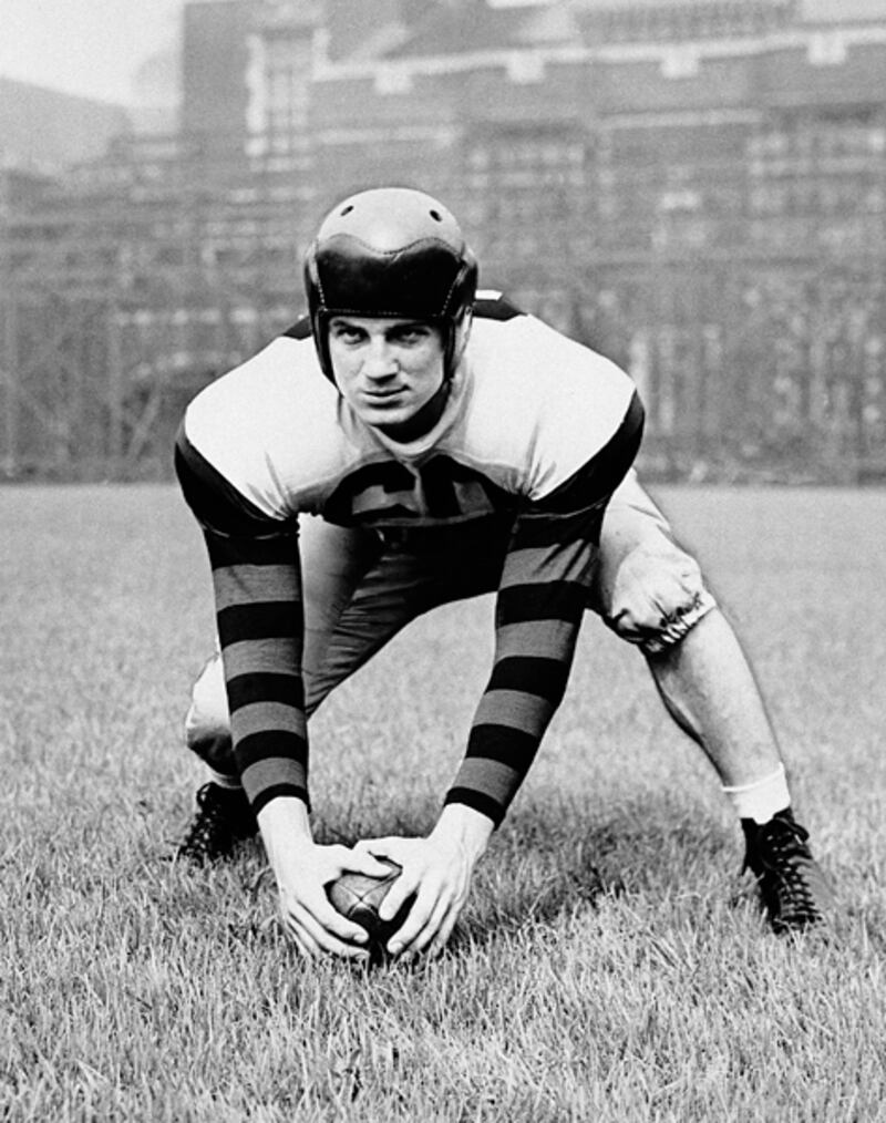galleries/2012/02/17/jeremy-lin-and-other-ivy-league-athletes-who-went-pro-photos/ivy-league-pro-athletes-chuck-bednarik_umgjz0