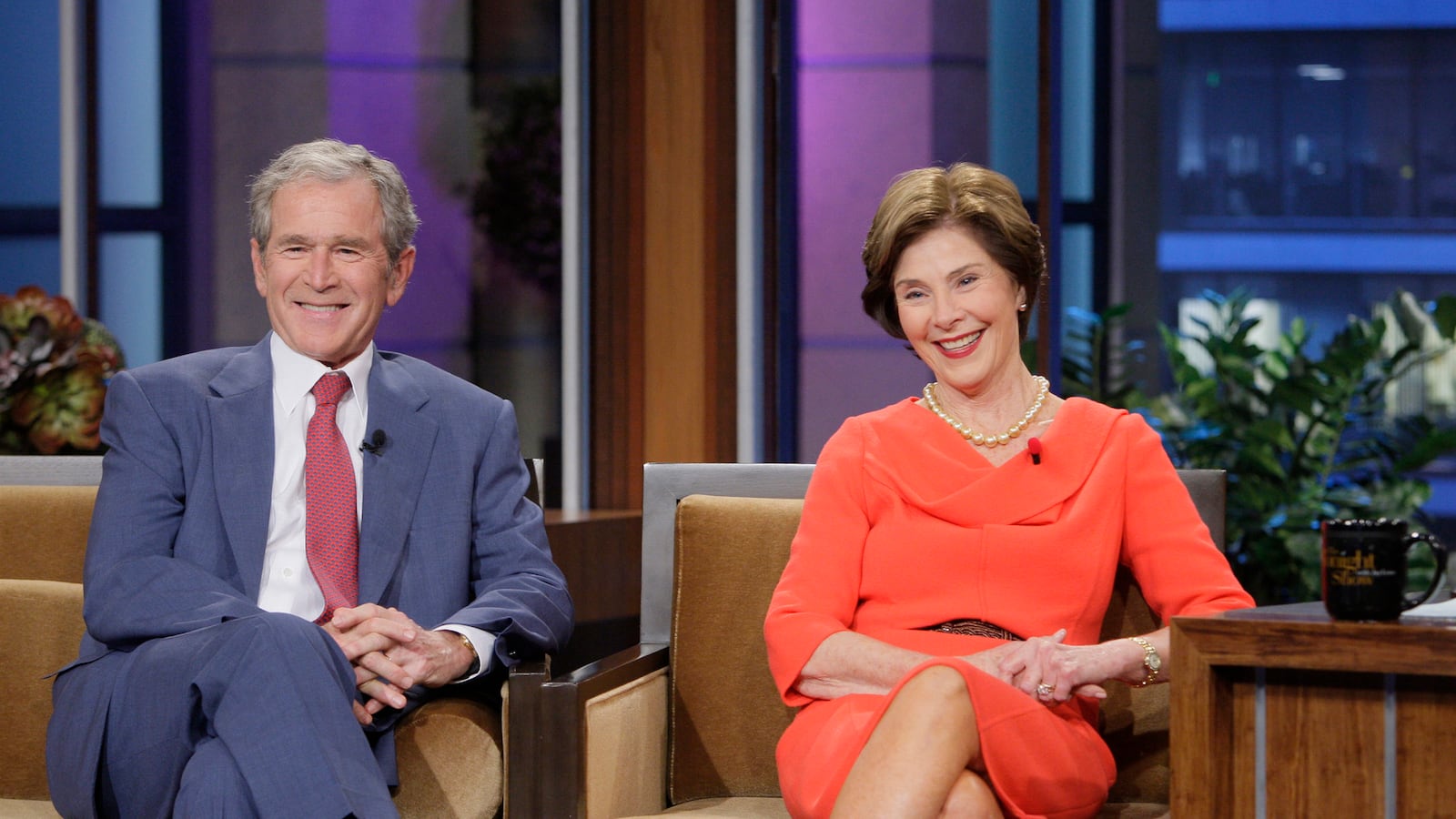 articles/2013/11/20/w-charms-on-the-tonight-show/131120-grove-leno-bush-tease-embed_cwgrj1