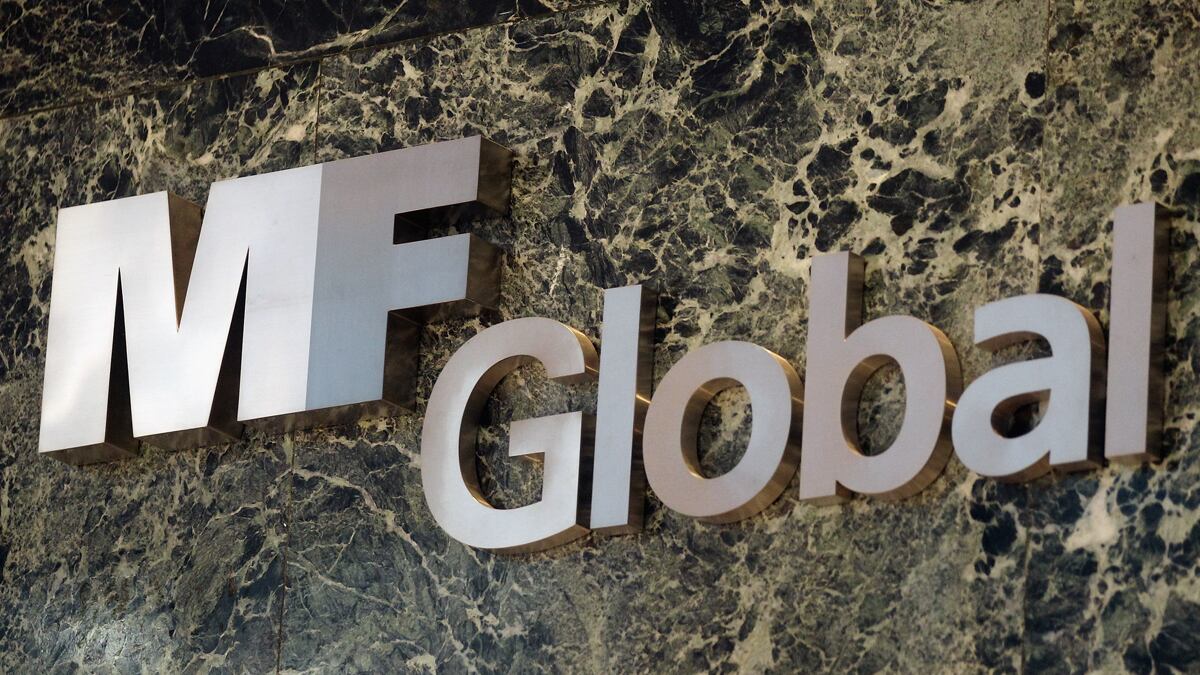 cheats/2011/11/11/mf-global-fires-1-066-employees/mf-global-warnings-before-crash-cheat_zcztff