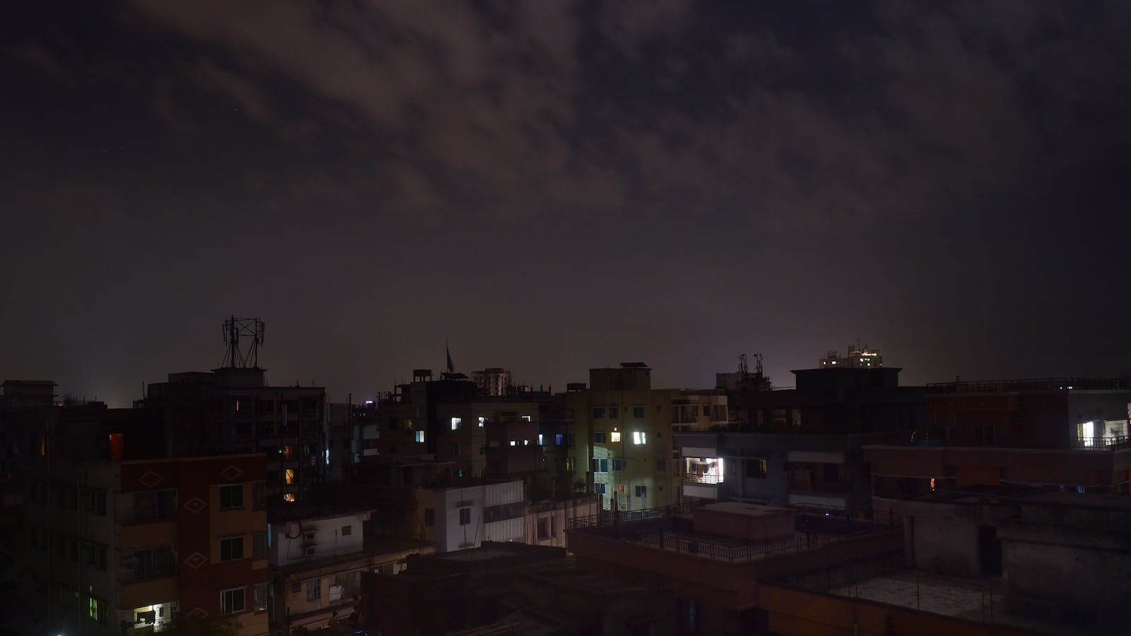 cheats/2014/11/02/bangladesh-nationwide-blackout-ends/141102-blackout-cheat_ljsltd