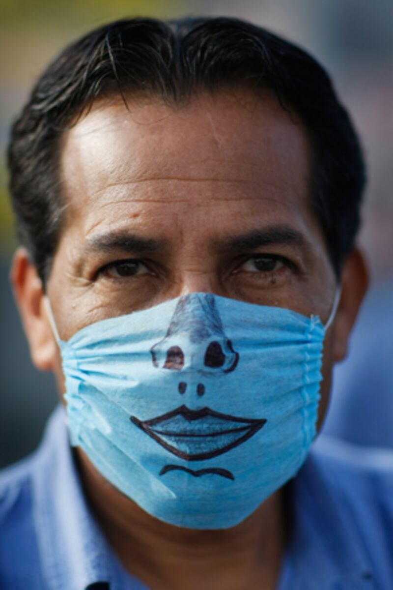 galleries/2009/04/29/face-mask-chic-the-new-fashion-rage/face-masks-1_uayykc