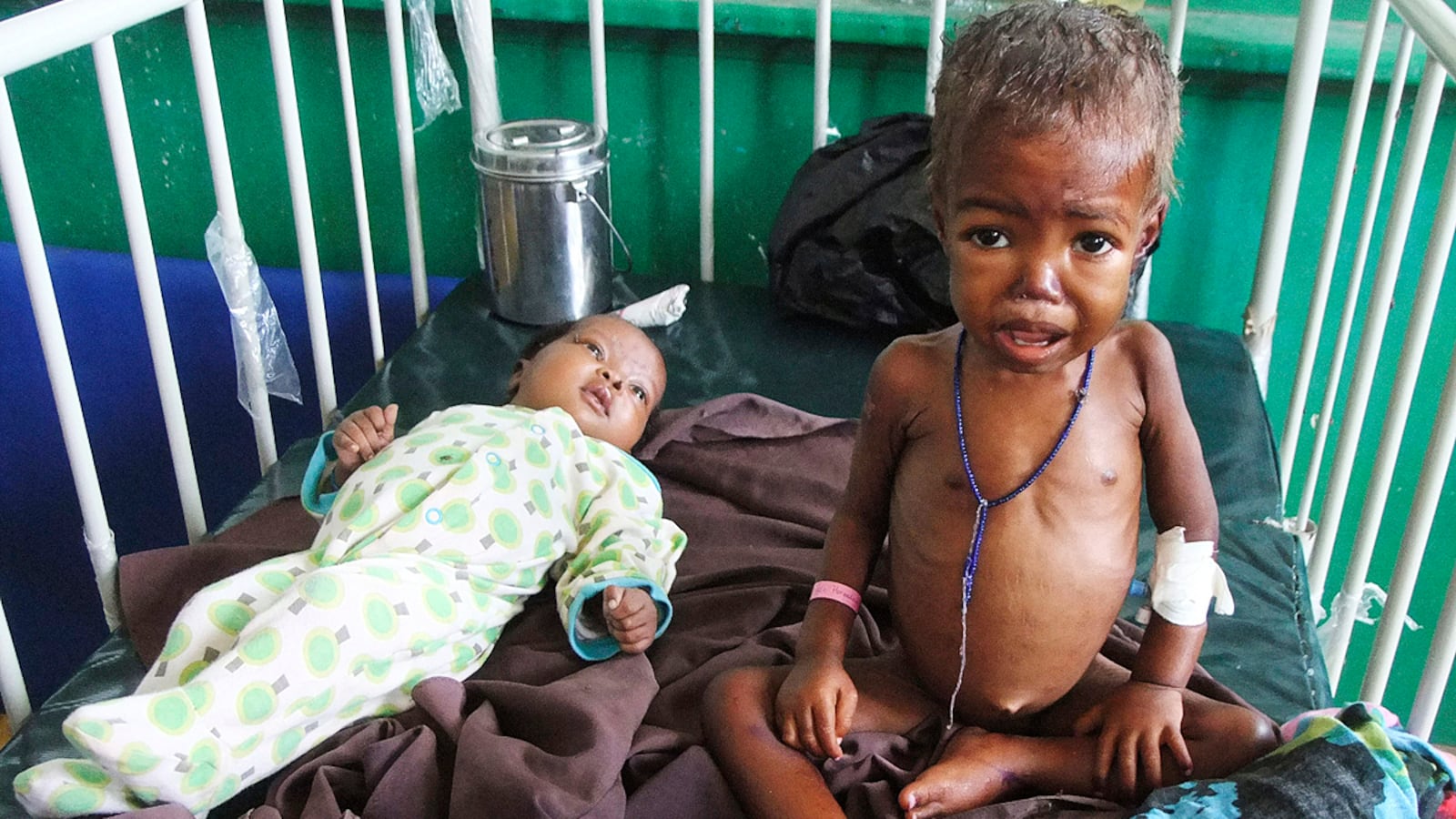 articles/2011/07/27/somalia-africa-food-crisis-deadly-yet-quiet/africa-famine-children-stern_khhu2v