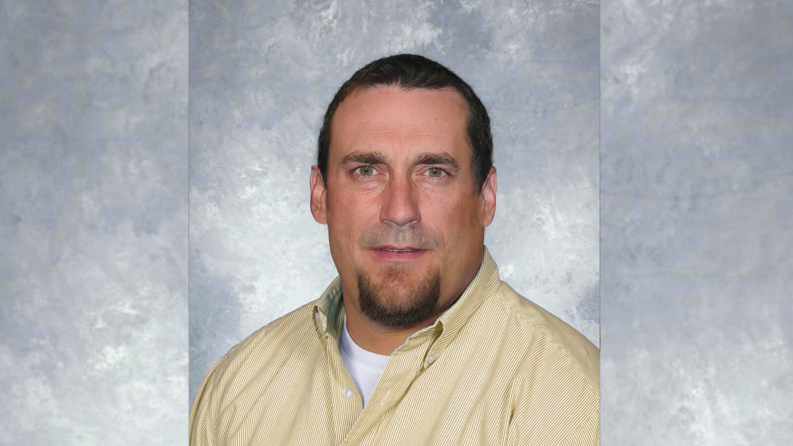 galleries/2014/09/08/exclusive-new-celebrity-make-unders-blake-lively-justin-bieber-and-john-hamm-go-natural/140908-makeunders-john-hamm-tease-new_cujfdb