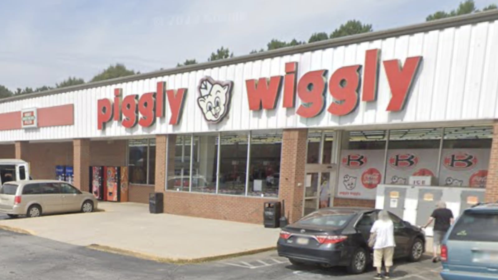 Exterior of Piggly Wiggly supermarket in Bowdon, Georgia.