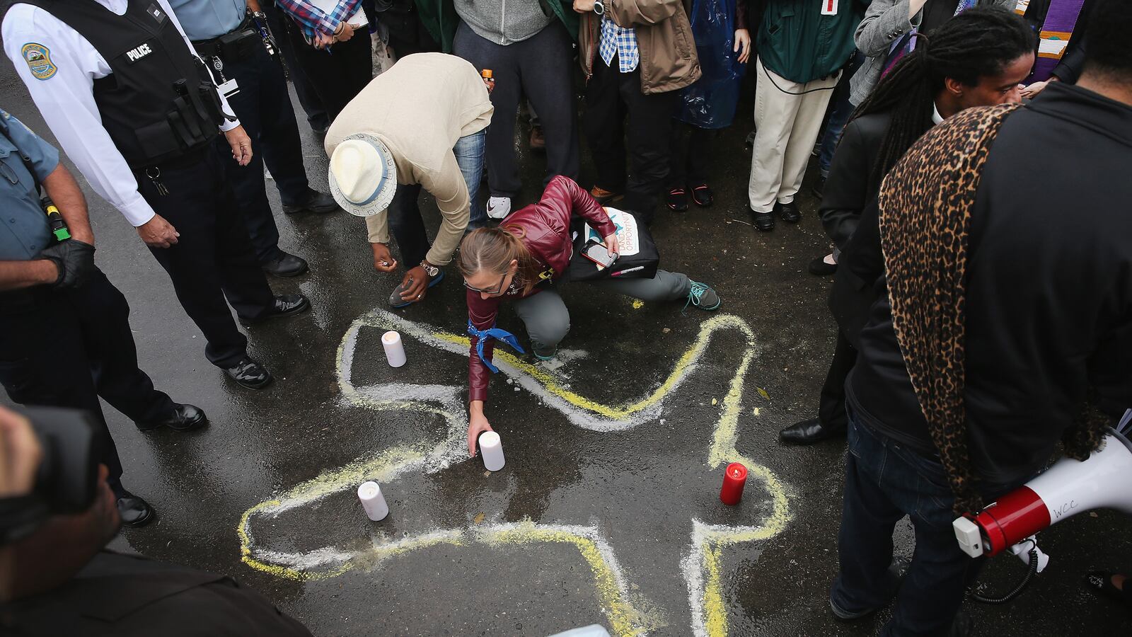 cheats/2014/10/22/autopsy-brown-shot-at-close-range/141022-brown-autopsy-cheat_l0eovz