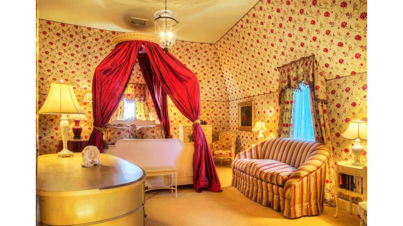 171104-mcnearney-omg-i-want-this-house-28_xtdw22