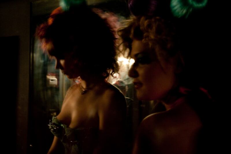 galleries/2009/09/18/fashion-week-behind-the-scenes/jordana-12_tf249i