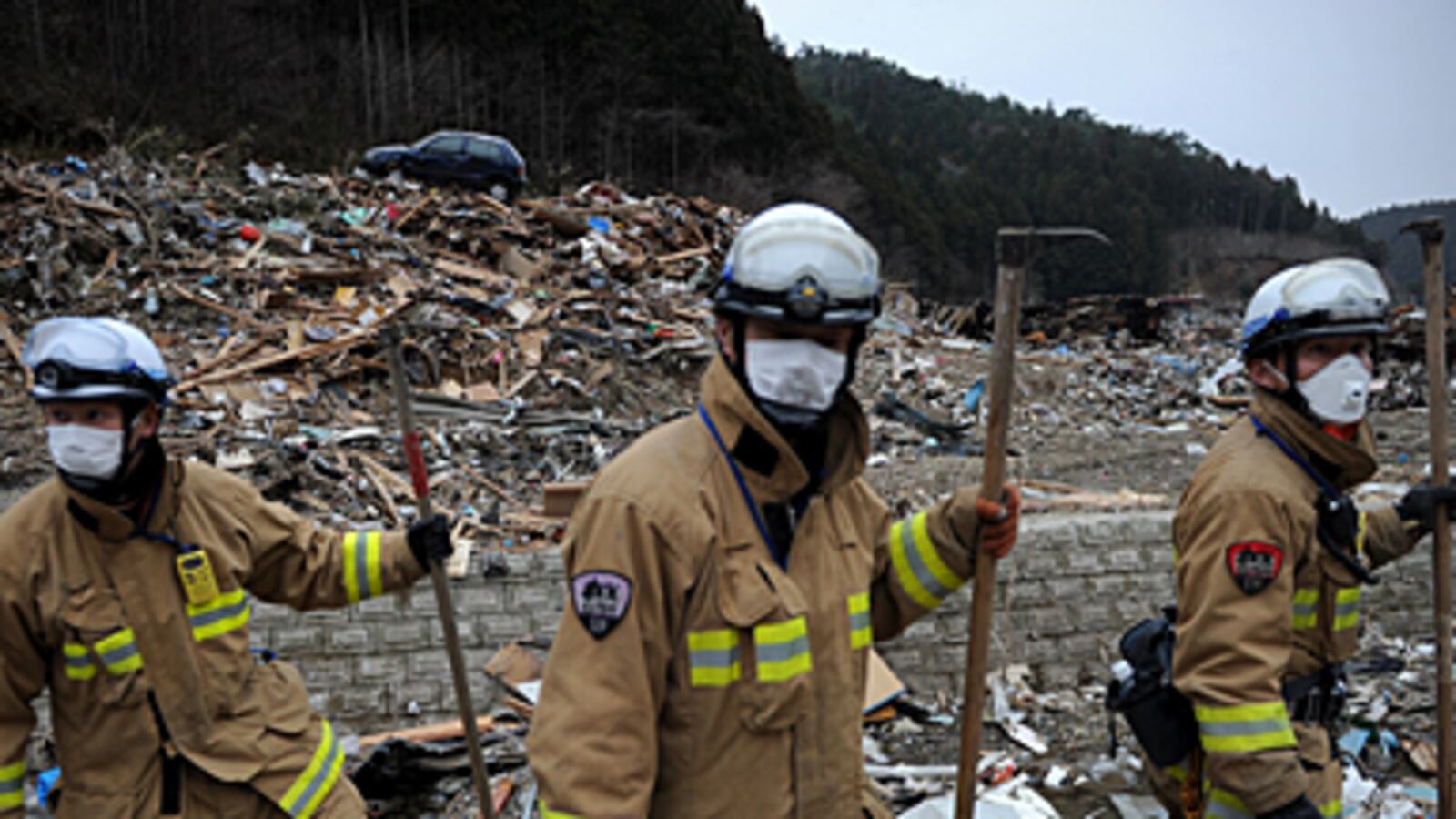 cheats/2011/04/24/japan-launches-massive-search-for-bodies/samuels-japan-firefighters_171011_d442uf