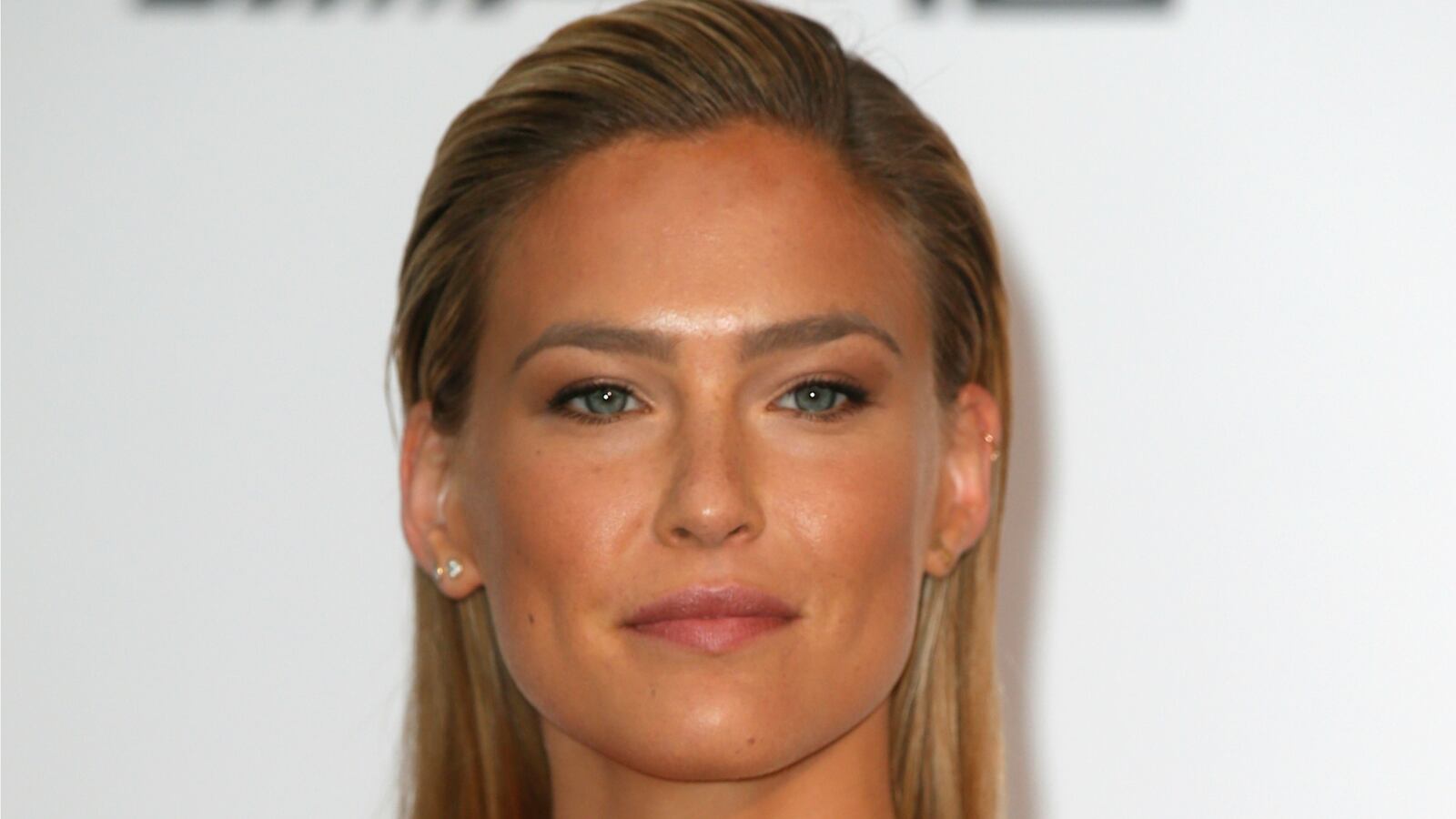 cheats/2015/12/17/bar-refaeli-arrested-for-tax-evasion/151217-bar-refaeli-cheat_lensib