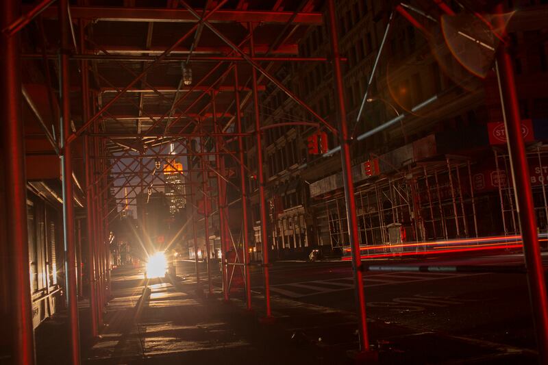 galleries/2012/11/03/manhattan-s-darkest-nights-sandy-s-aftermath-photos/powerless-manhattan-ben-baker-photos-03_ygwlxe