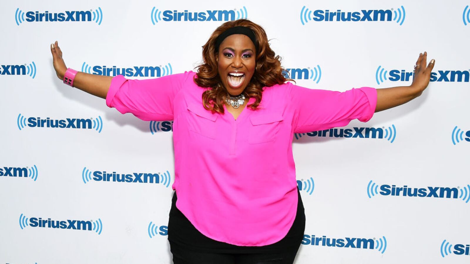 Mandisa poses with her arms outside at a music award’s show.