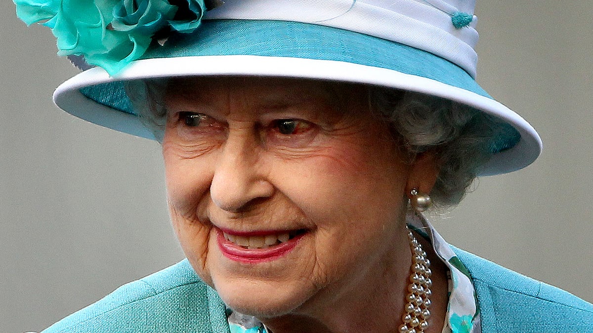 cheats/2011/10/28/female-equal-to-males-in-uk-succession/queen-england-royal-cheat_mtobcd