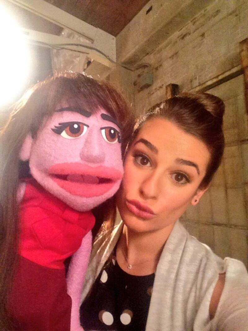 galleries/2013/11/16/kesha-lady-gaga-miley-cyrus-and-the-week-in-selfies-photos/131115-selfies-msleamichele_f3omkg