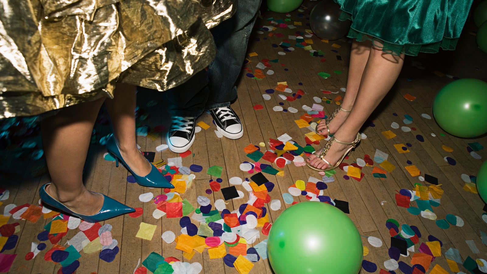 Teenagers dancing at Homecoming
