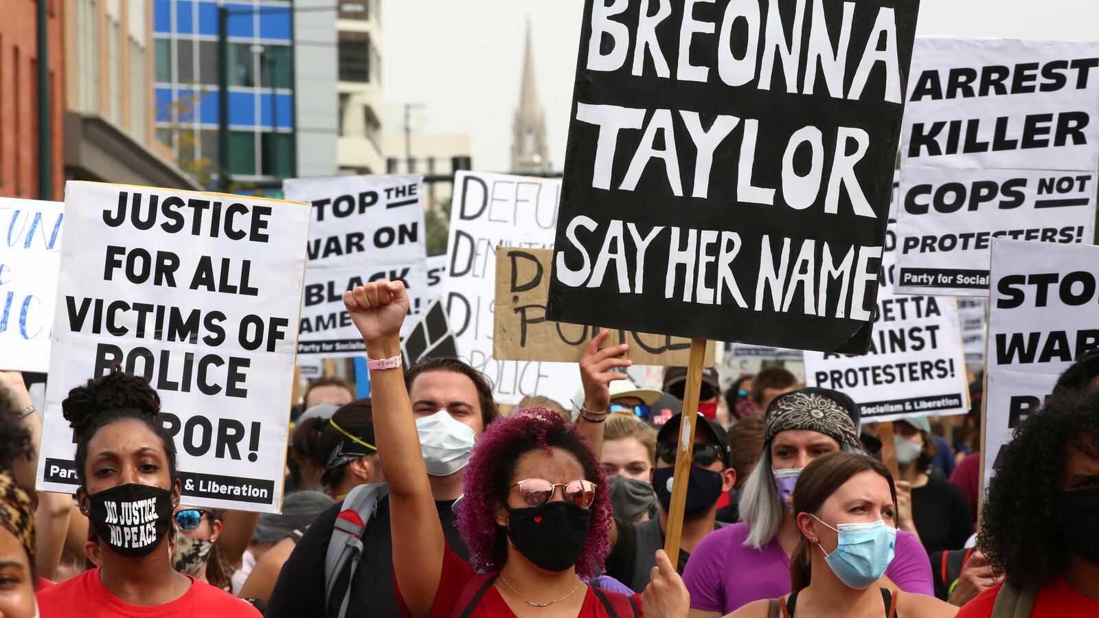 2020-09-26T234958Z_1912612924_RC2N6J9EG0EM_RTRMADP_3_GLOBAL-RACE-PROTESTS-DENVER_aqvddy