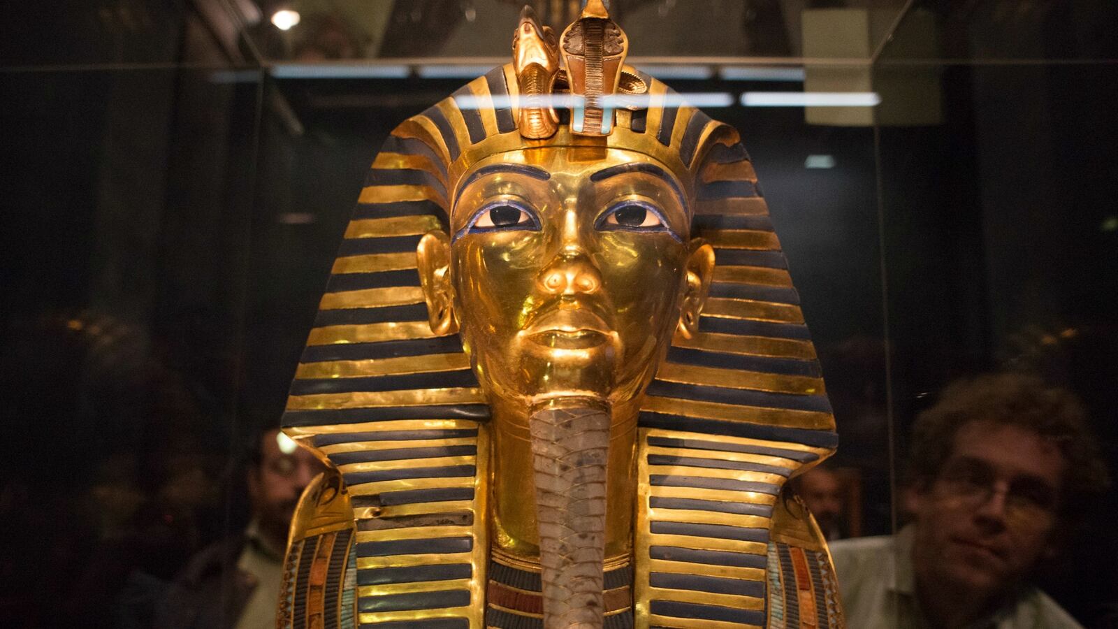 cheats/2015/11/28/egypt-hidden-rooms-likely-in-tut-tomb/151127-tut-tomb-cheat_fodifl