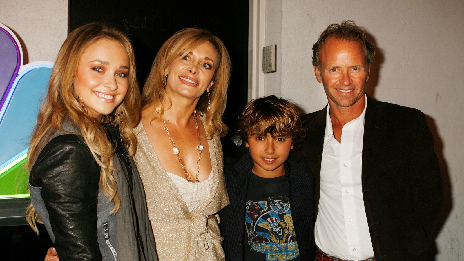 2007-04-18T000000Z_1689112437_GM1DVBJBGHAA_RTRMADP_3_USA_sfyqr0