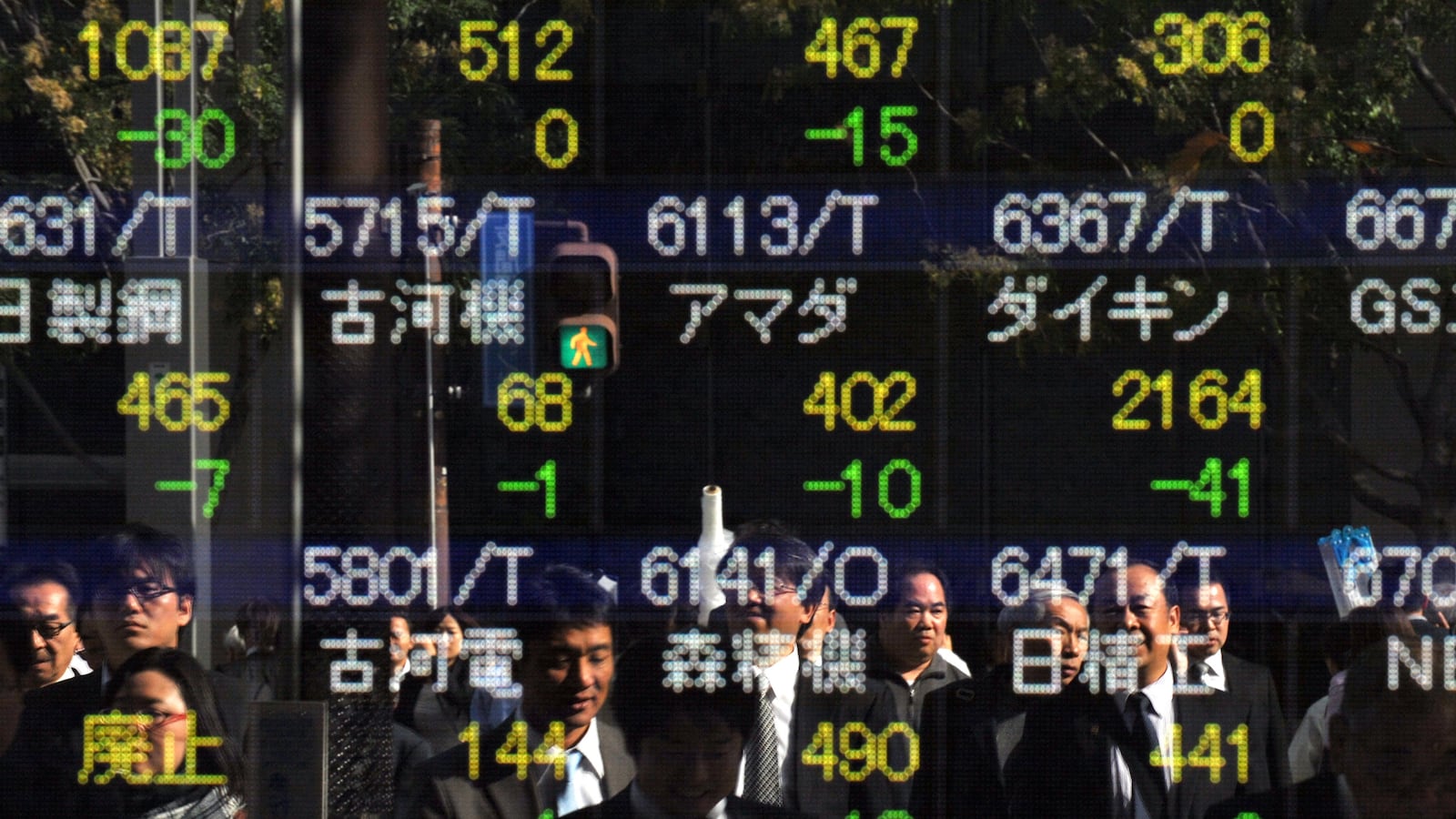 articles/2012/12/06/why-china-may-no-longer-be-america-s-no-1-debt-buyer/borrowing-from-japan-gross-tease_nngldd