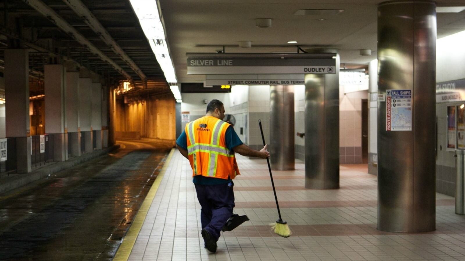 cheats/2012/11/29/commuter-trains-crash-in-boston/Mbta-collision-cheat_rnbrzi