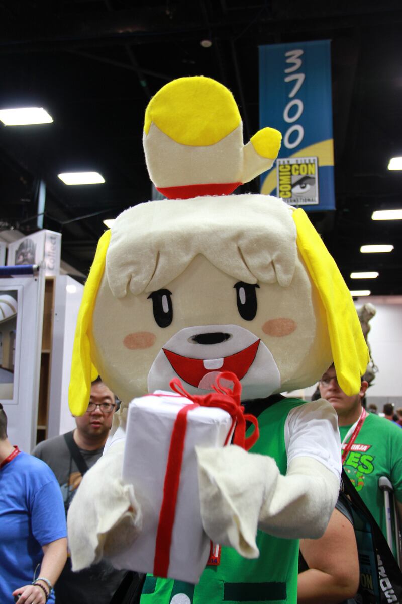 galleries/2014/07/26/comic-con-2014-see-the-weirdest-and-craziest-costumes-and-gadgets/140725-cc-bear_upkgsh