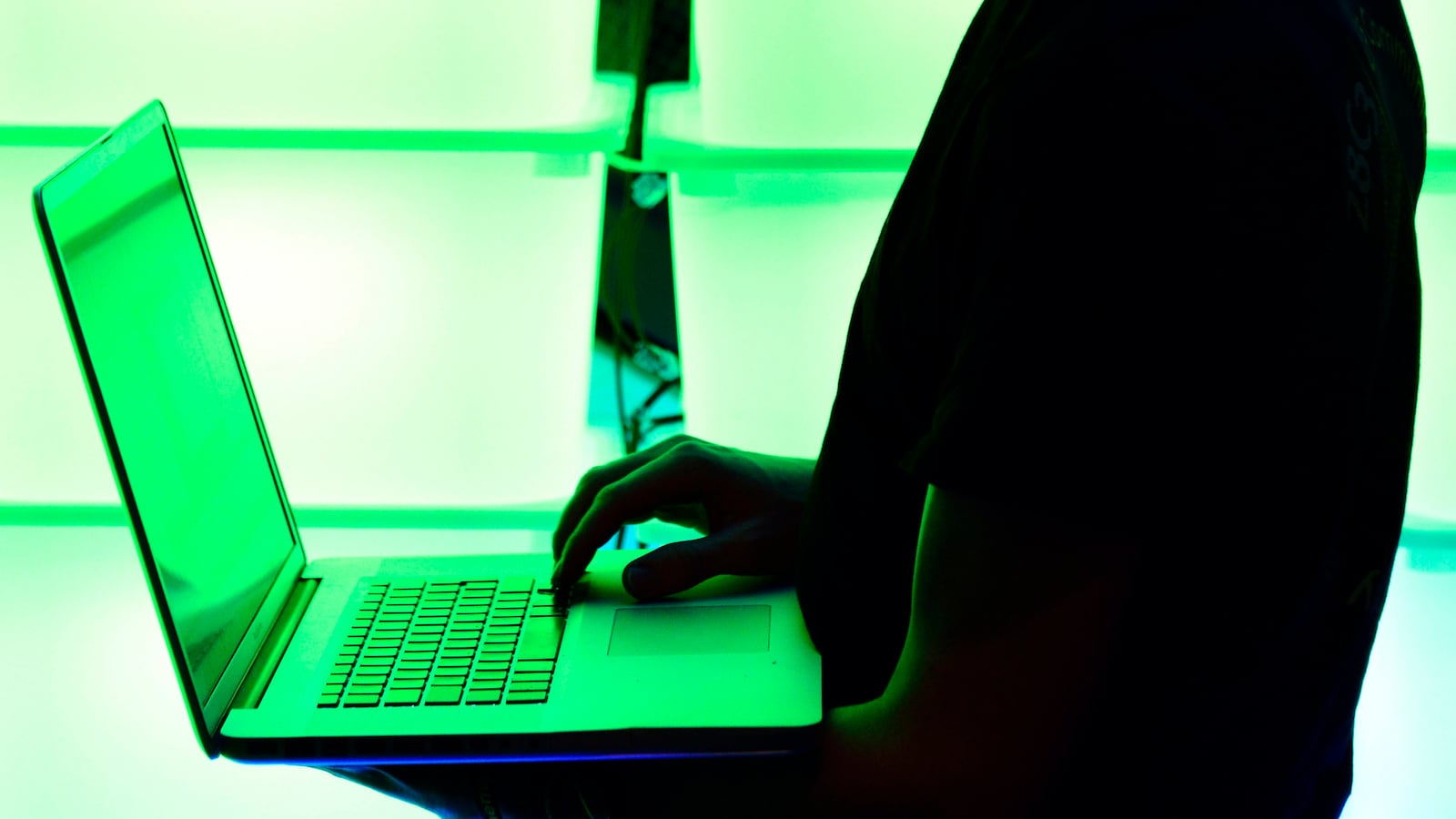 cheats/2015/05/27/officials-irs-hackers-based-in-russia/140805-hacker-cheat_nsfkvi
