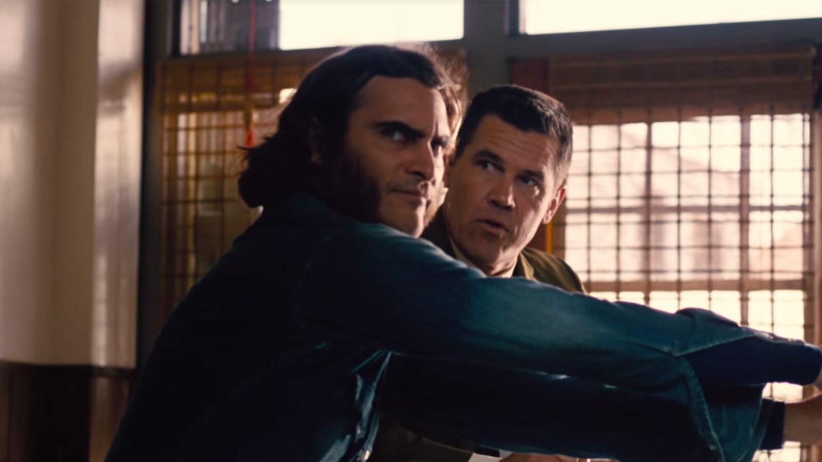 articles/2014/09/30/viral-video-of-the-day-the-inherent-vice-trailer-is-loopy-fun/140930-viralvid-inherent-tease_fvnwrd