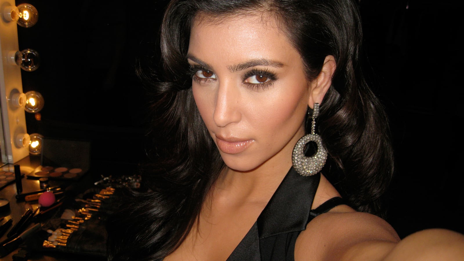 articles/2015/05/08/the-shameful-bliss-of-kim-kardashian-s-selfie-book/150507-teeman-kimk-tease1_g5fuyw
