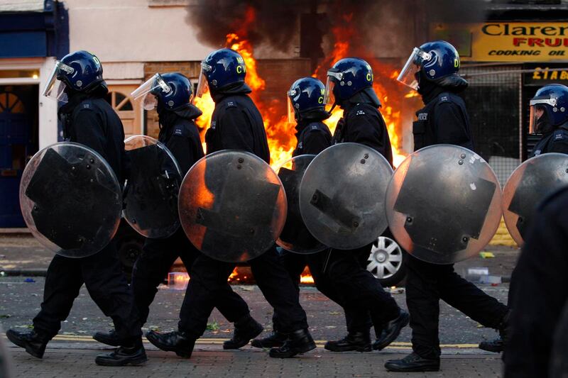 articles/2011/08/08/london-riots-spread-photos-videos-and-tweets/london-riots-underhill_zjuvej
