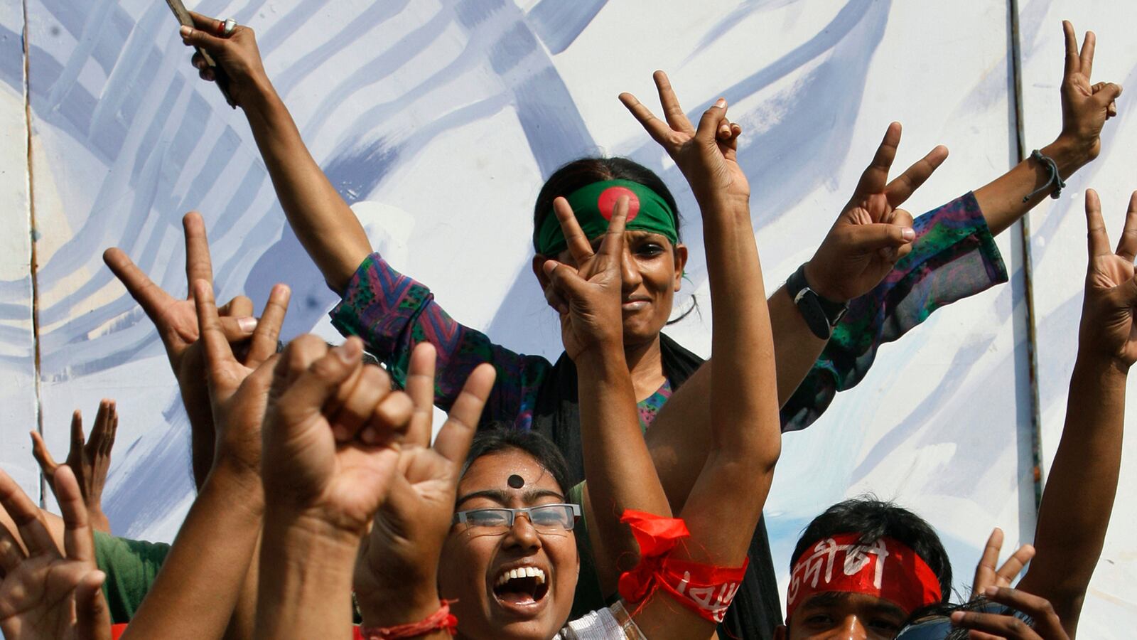 cheats/2013/03/01/bangladesh-clashes-leave-44-dead/130301-bangladesh-war-crimes-cheat_ckkfh3