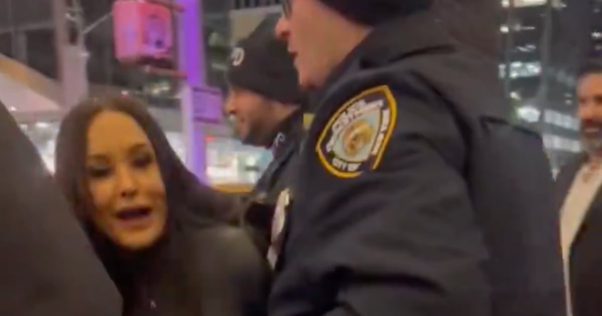 Ex Porn Star Cuffed Lisa Ann And Dragged Out Of Matt Rife Show By Cops ex-porn-star-cuffed-lisa-ann-and-dragged-out-of-matt-rife-show-by-cops