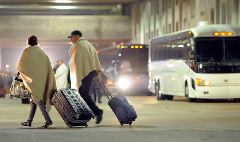 galleries/2013/02/15/carnival-cruise-liner-triumph-docks-in-alabama-passengers-celebrate-return-home-photos/triumph-cruise-7_r4iych