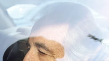 cheats/2009/01/26/madoffrsquos-house-toilet-papered/bernard-madoff_cbmo02