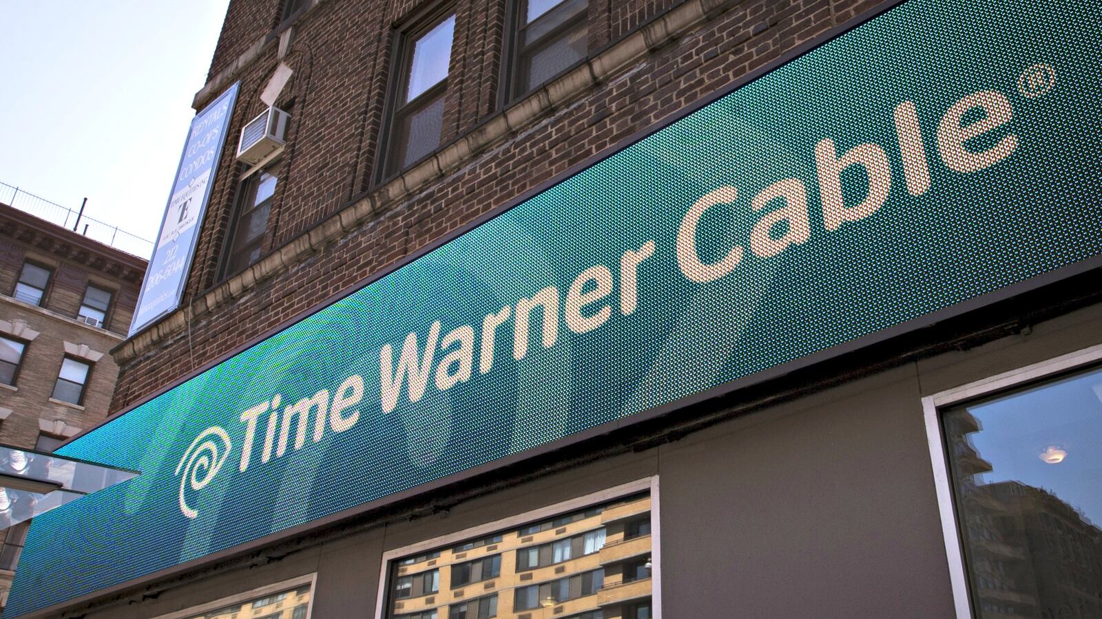 cheats/2016/04/25/fcc-doj-approve-time-warner-takeover/160425-time-warner-cable-cheat_pxbaz3