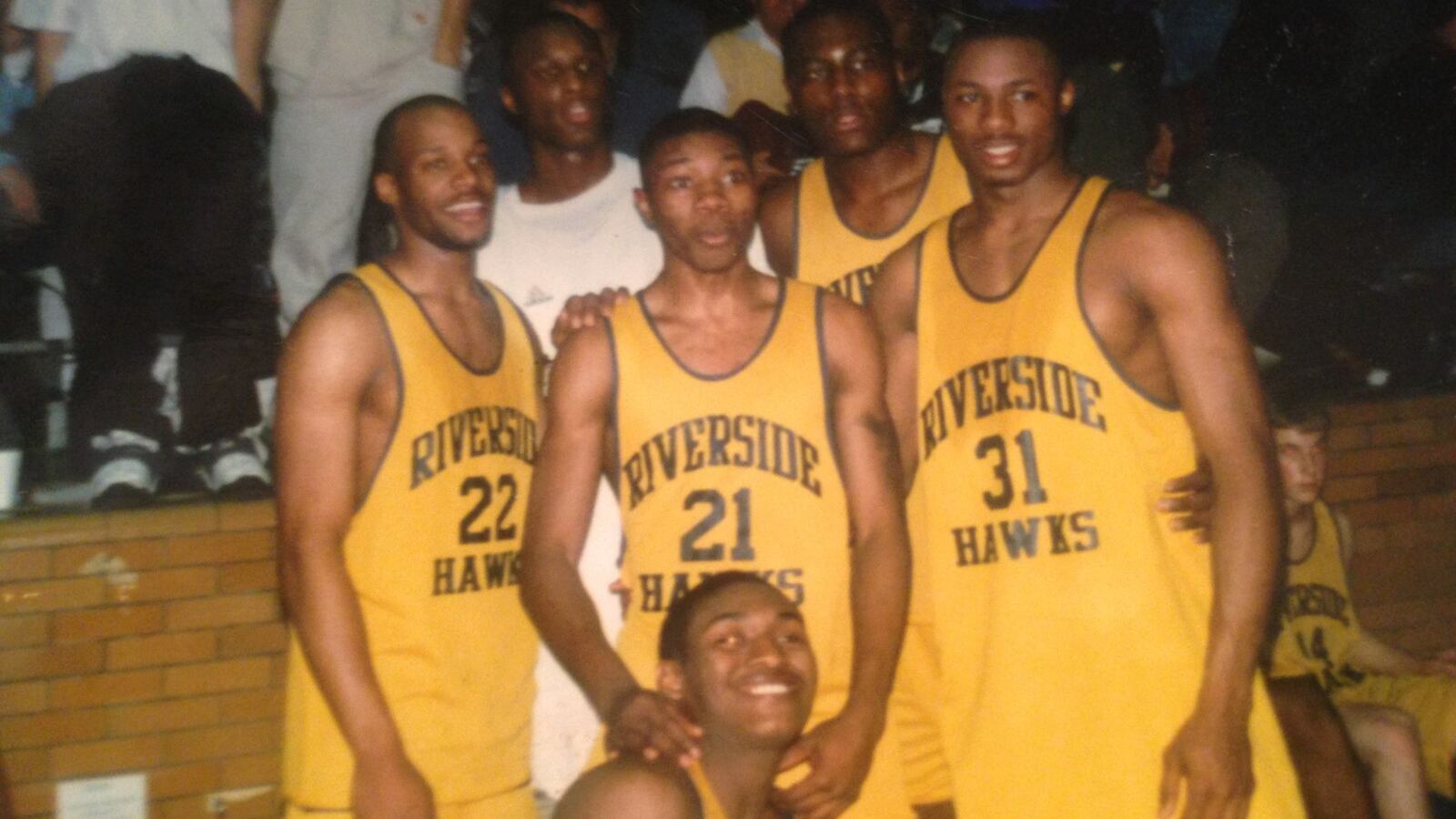 articles/2015/10/17/lamar-and-me-on-the-mean-streets/151016-collins-basketball-tease_b5oc3p