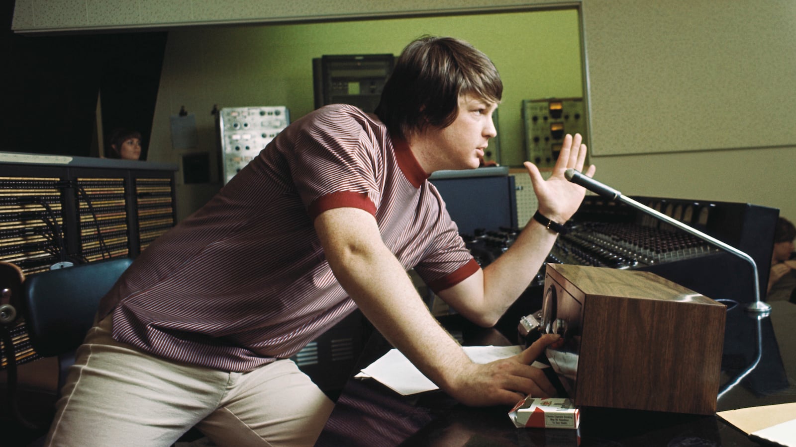 articles/2016/08/12/how-the-beach-boys-invented-surf-style/160811-joiner-beach-boys-fashion-tease_nycwqp