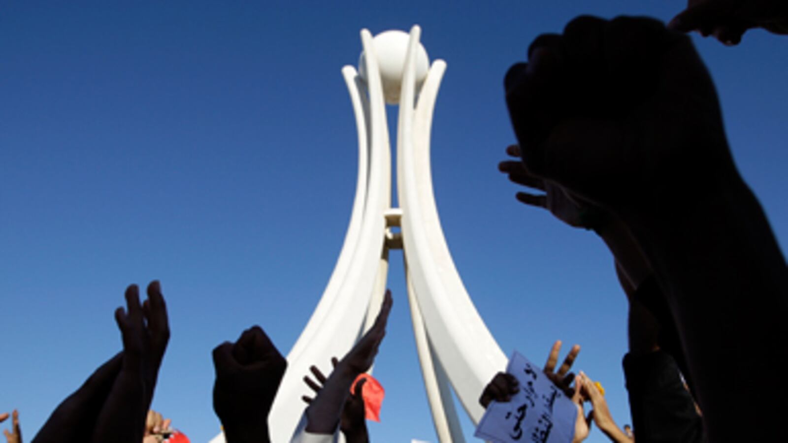 cheats/2011/03/17/bahrain-detains-opposition-leaders/bahrain-riots-overnight_ex3skr