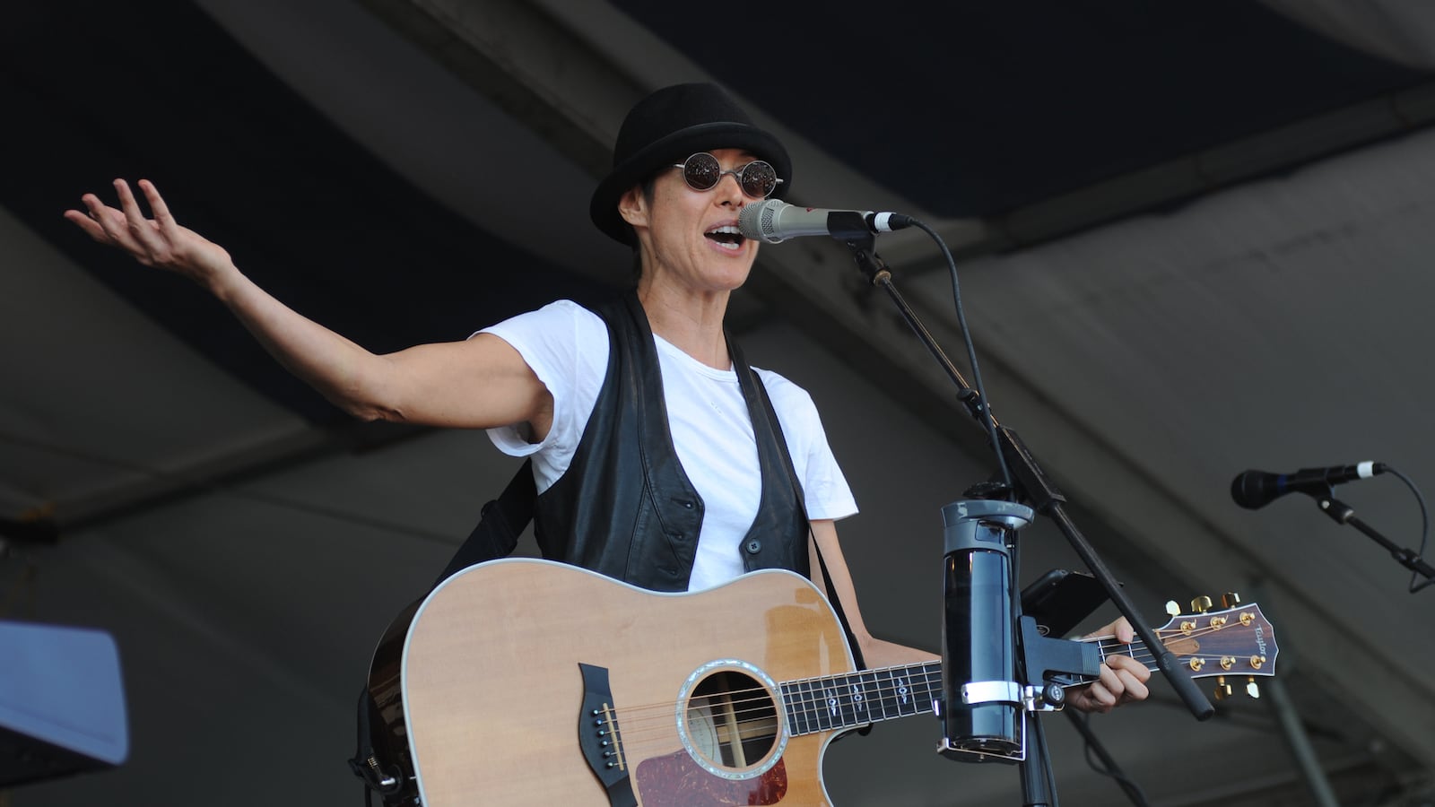 cheats/2013/03/20/michelle-shocked-apologizes/130319-fallon-michelle-shocked-tease-embed_a2mamu