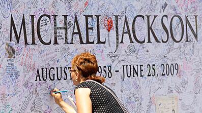 cheats/2009/07/07/michaels-star-studded-memorial-1/jackson-memorial_36233_a6xd9m