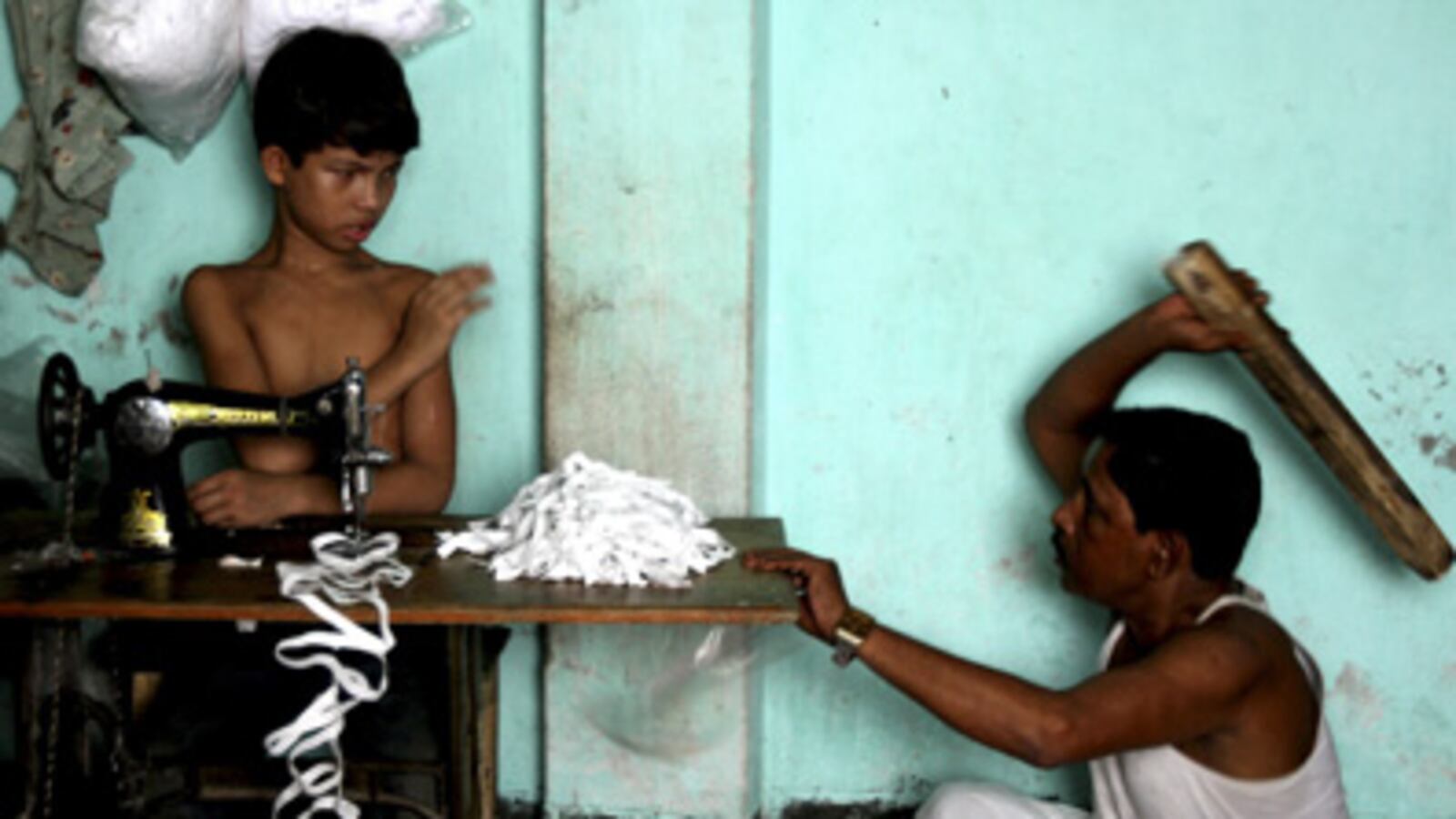 articles/2009/10/21/born-to-work/born-to-work-akash_57753_leihqz