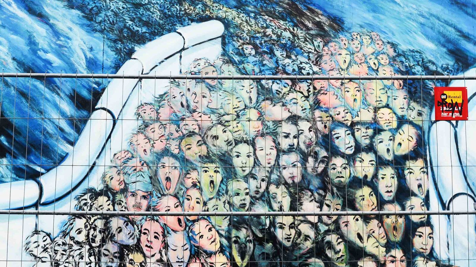 articles/2017/04/14/the-new-great-wall-of-trump-looks-a-lot-like-the-old-iron-curtain/170407-Huetlin-Wall-Berlin-tease_pjtkxu