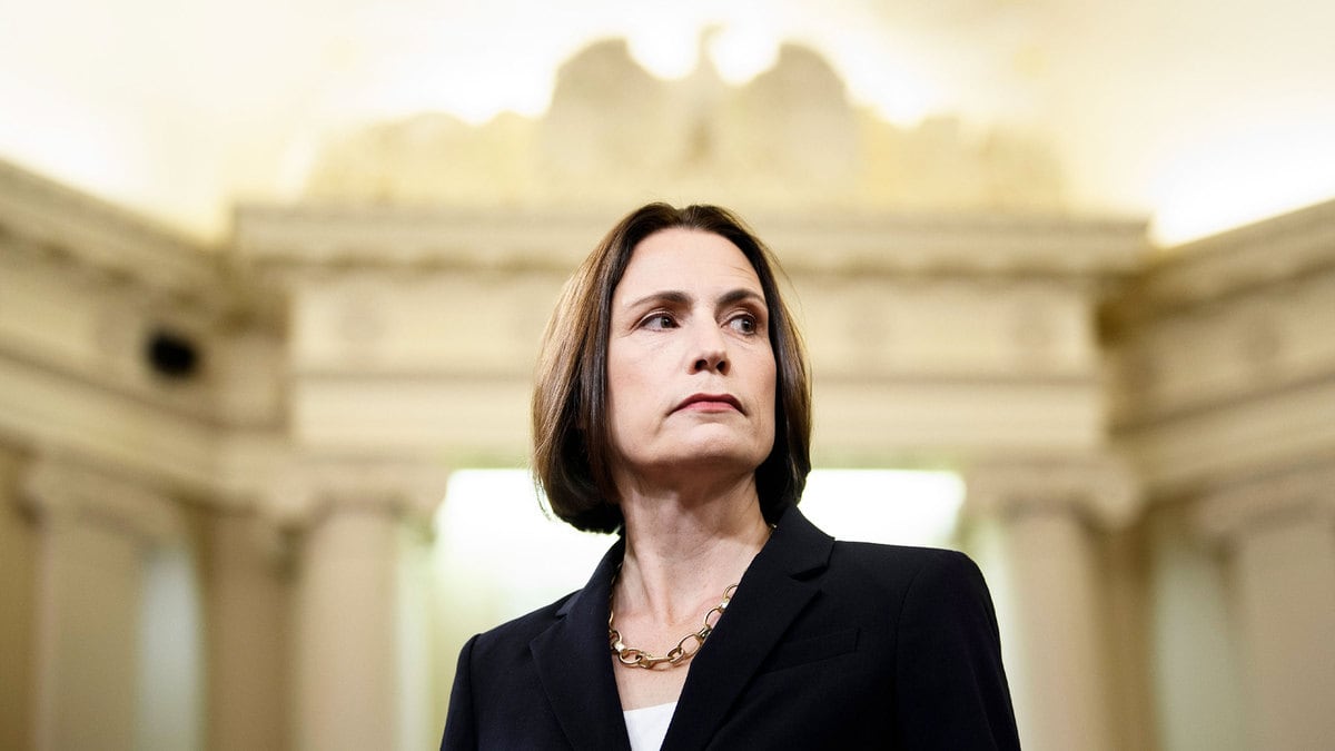 200326-Clift-Rawnsley-Fiona-Hill-tease_wmeqk8