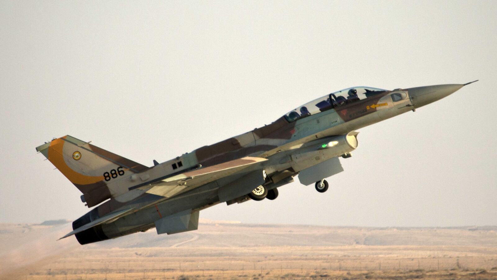 cheats/2012/10/07/israel-flies-mock-lebanon-raids/israeli-jets-lebanon-cheat_lwn2kk