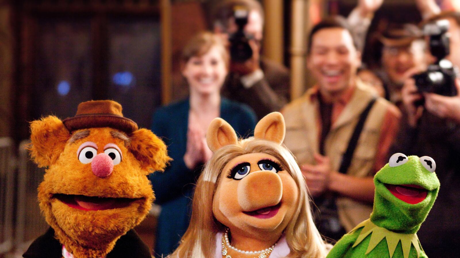articles/2011/11/25/thanksgiving-movies-the-muppets-my-week-with-marilyn-and-the-artist/muppets-week-in-movies-setoodeh-travers_j8nwdz